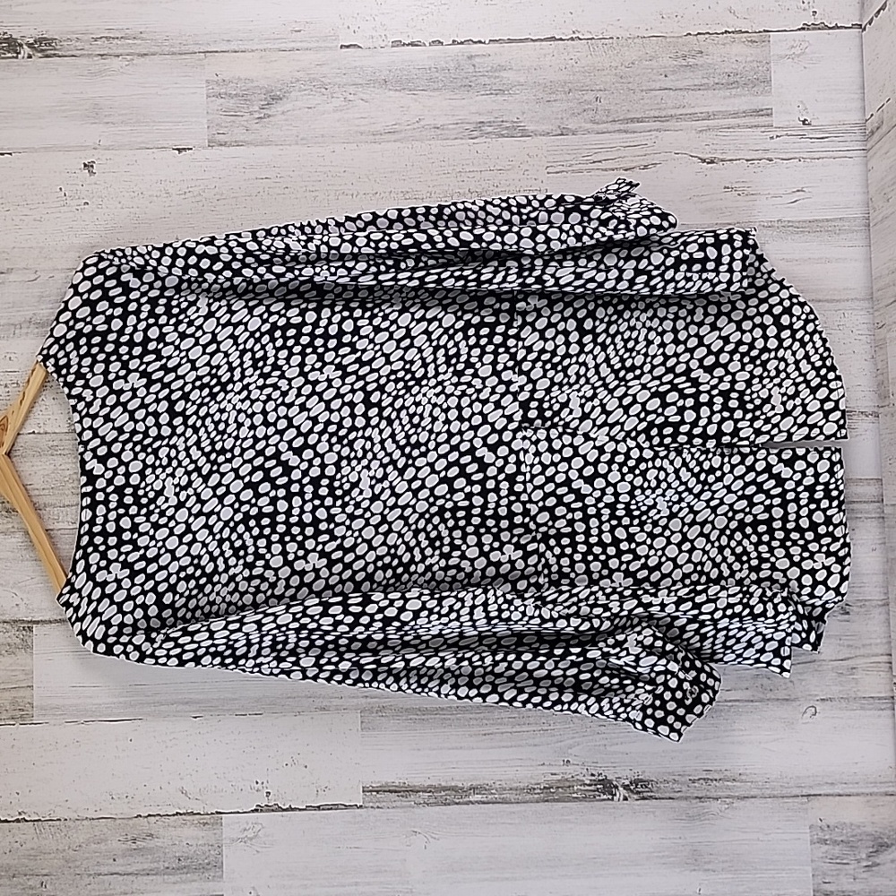 Ophelia Rose black white print vneck blouse Size 2X - Picture 7 of 7